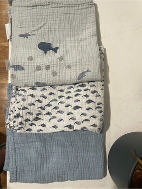 POTTERY BARN Kids Blue & White Whale Muslin Swaddle Set